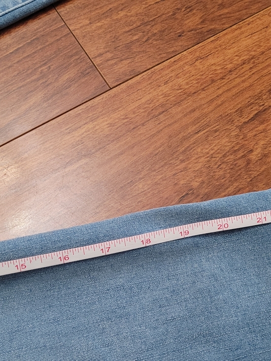 Wide-Leg Crop Jeans in Light Blue - Picture 4 of 7